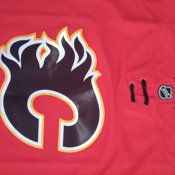Calgary Flames Youth Jersey  Size L/XL NEW with tags  Red - Picture 3 of 8
